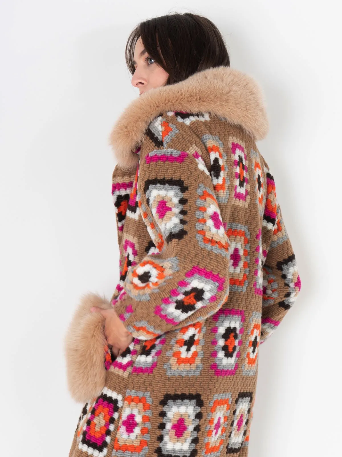 Coat fox Pockets And Neck Crochet Brown